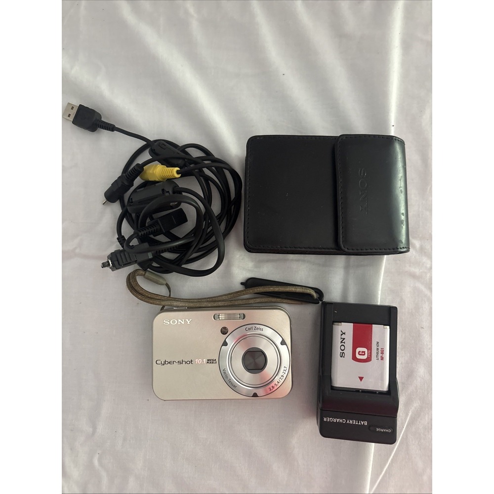 Sony DSC-N2 Cybershot 10.1MP Digital Camera Silver Bundle Made in Japan